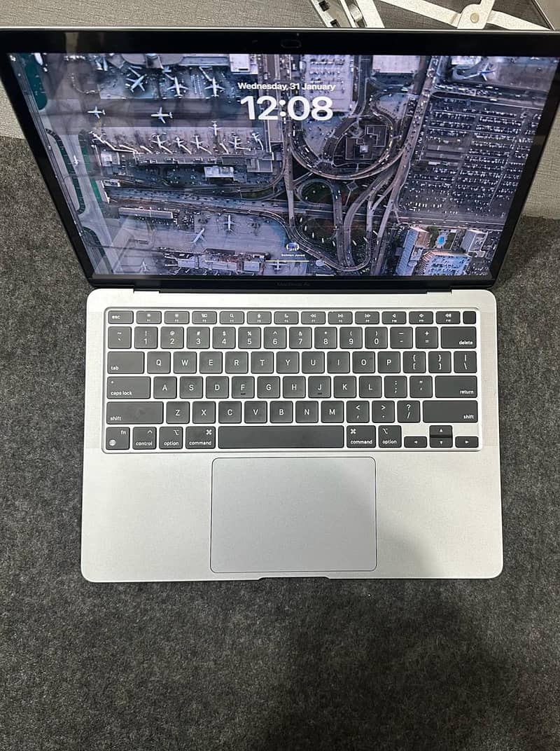Mac Book Air M1 13' with complete Box for Sale