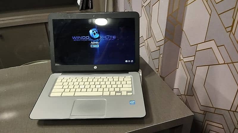 10/10 conditon , windows version, good for office work and uni project