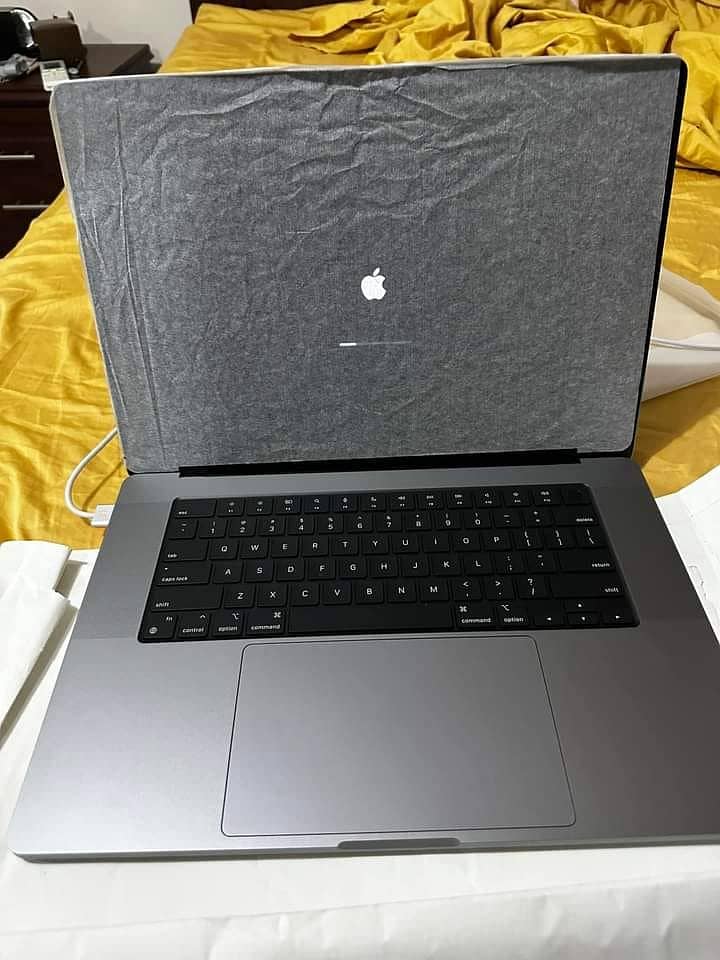 Apple macbook pro new condition 1TB storage
