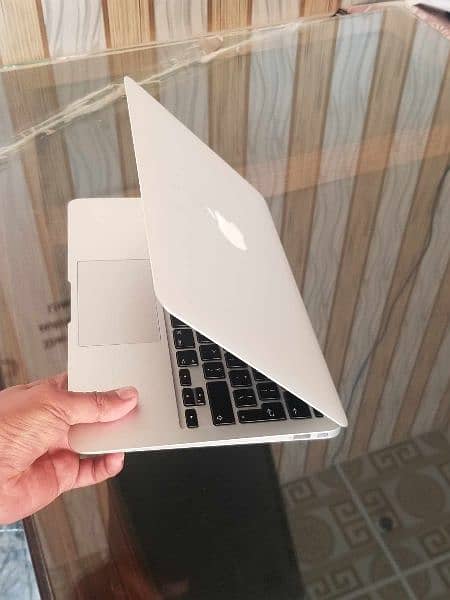 MacBook air 13 core i7 8gb ram 256gb SSD