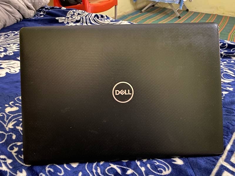 Dell Inspiron 15 3585 .