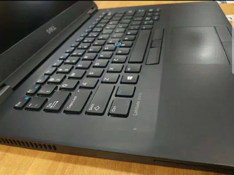 Dell latitute E7470 cor i7 6gen. . 8/256GB SSD