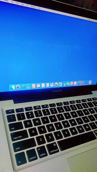 laptop Apple  (MacBook )
