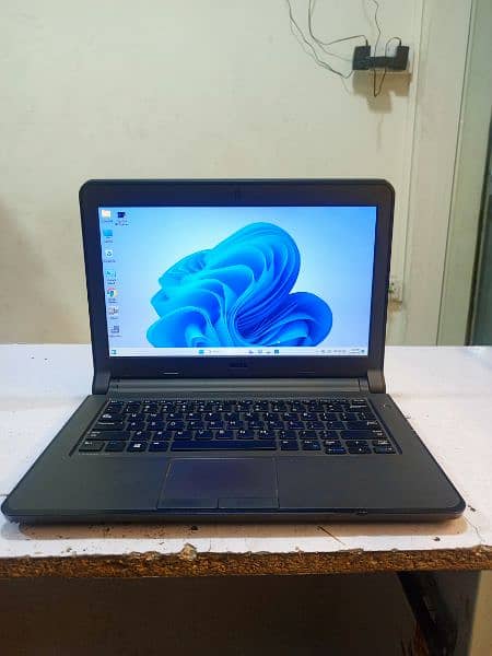 DELL Latitude 3350