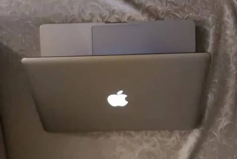 macbook with charger cable 2014 8gb 128ssd