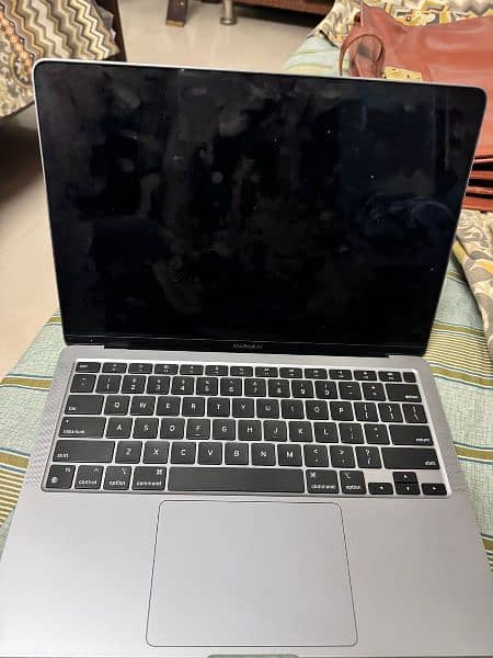 Macbook Air M1 13 inch 8/256 gb 9.5/10 condition