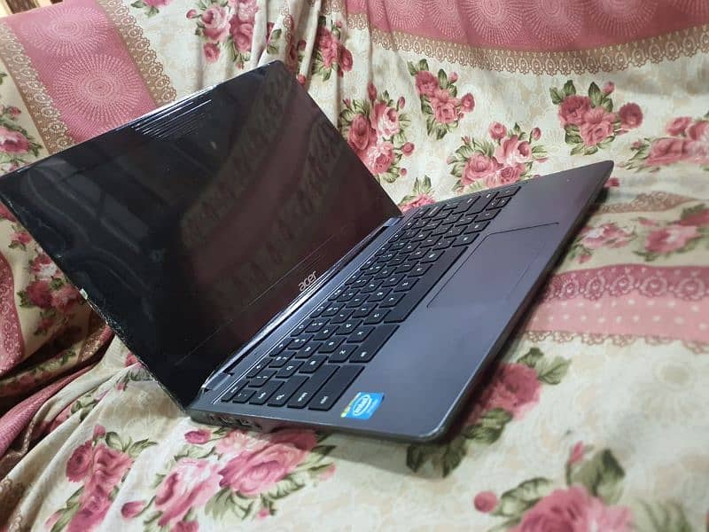 Acer c740 5th gen 4gb ram 128ssd