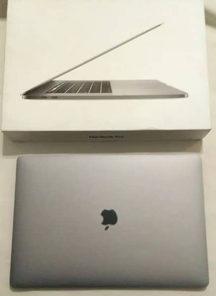 Macbook Pro 2017 15 inch with touch bar