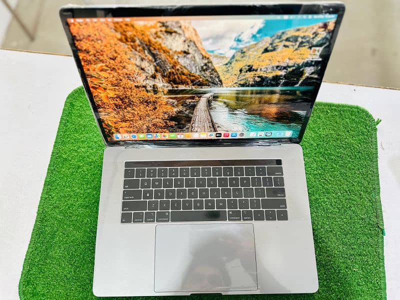 Apple MacBook Pro 2018 16GB 512GB Core i7 Rapple Store Private Limited