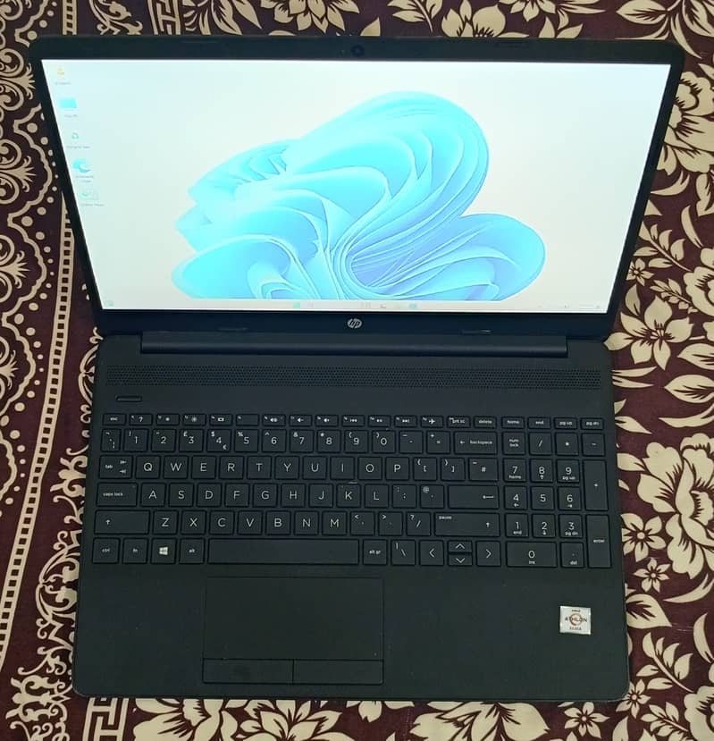 4K Display HP 16GB RAM 256GB SSD 2GB Radeon AMD Athlon=Core i5 10thGEN
