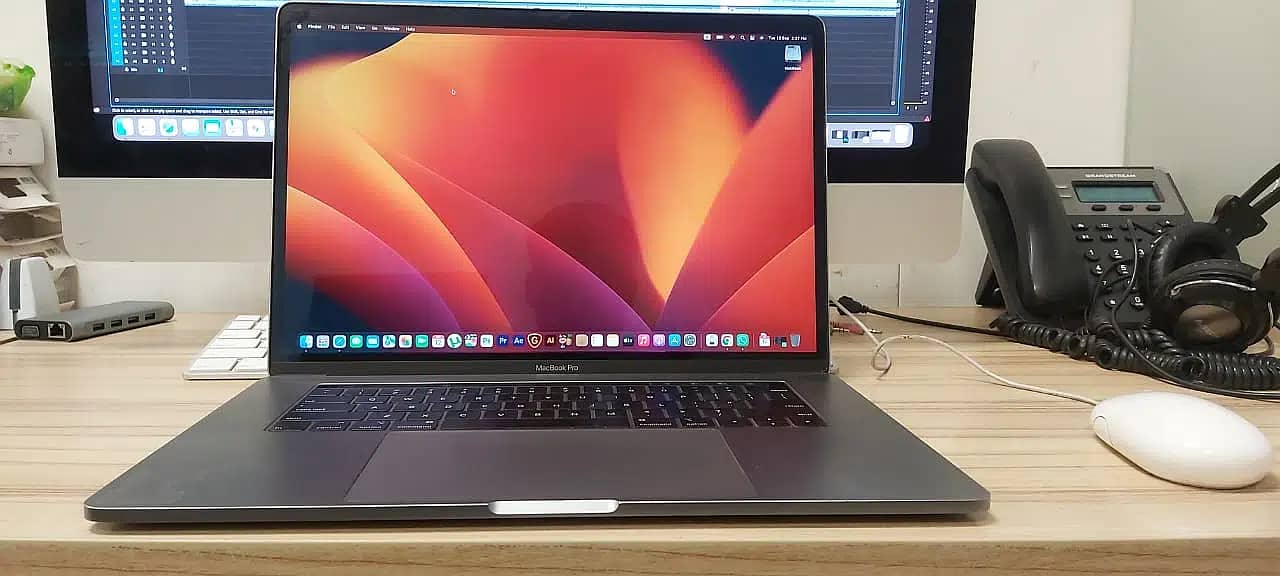 Macbook Pro LATE 2018 15 TOUCHBAR I7 6 CORE 2.2 16GB 4GB CARD