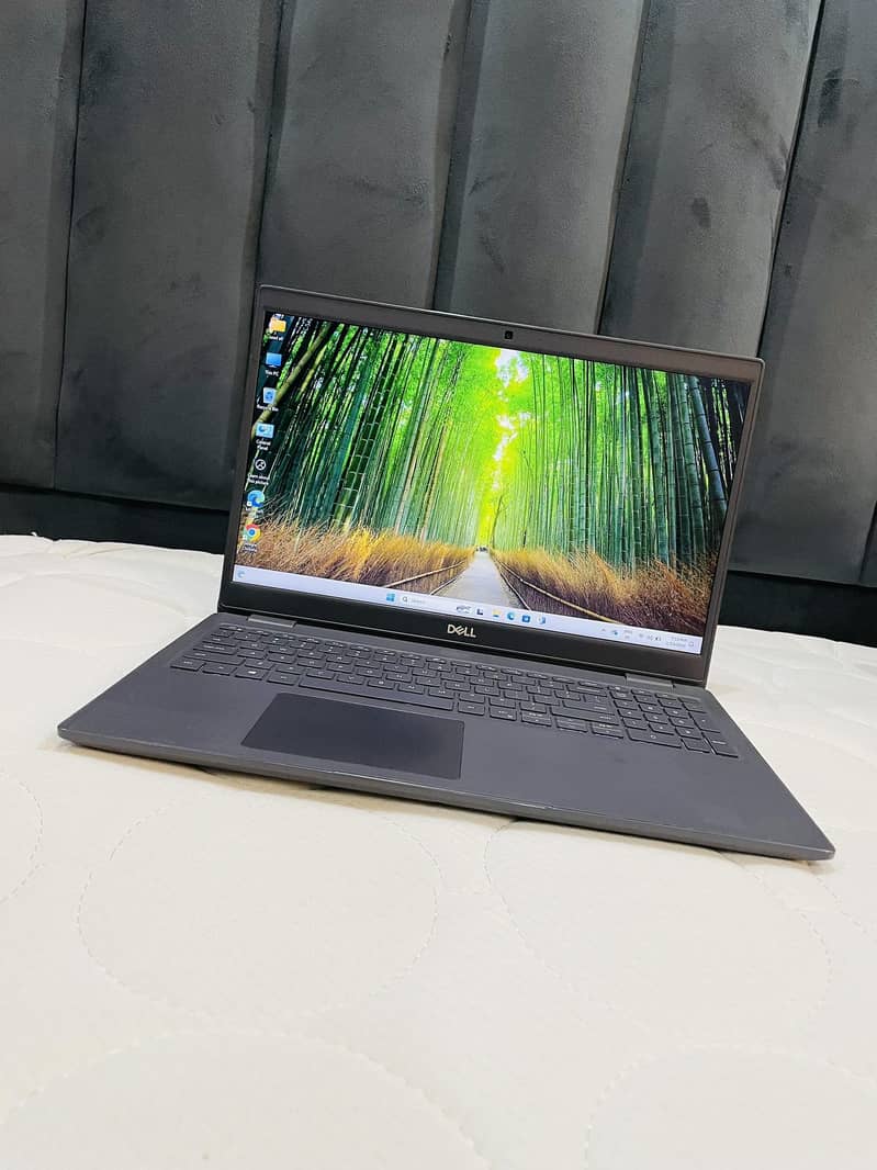Dell Tiger Lake 11TH GEN C-i5 SSD NVMe 256GB Ram 8GB 1080p HD IPS. .