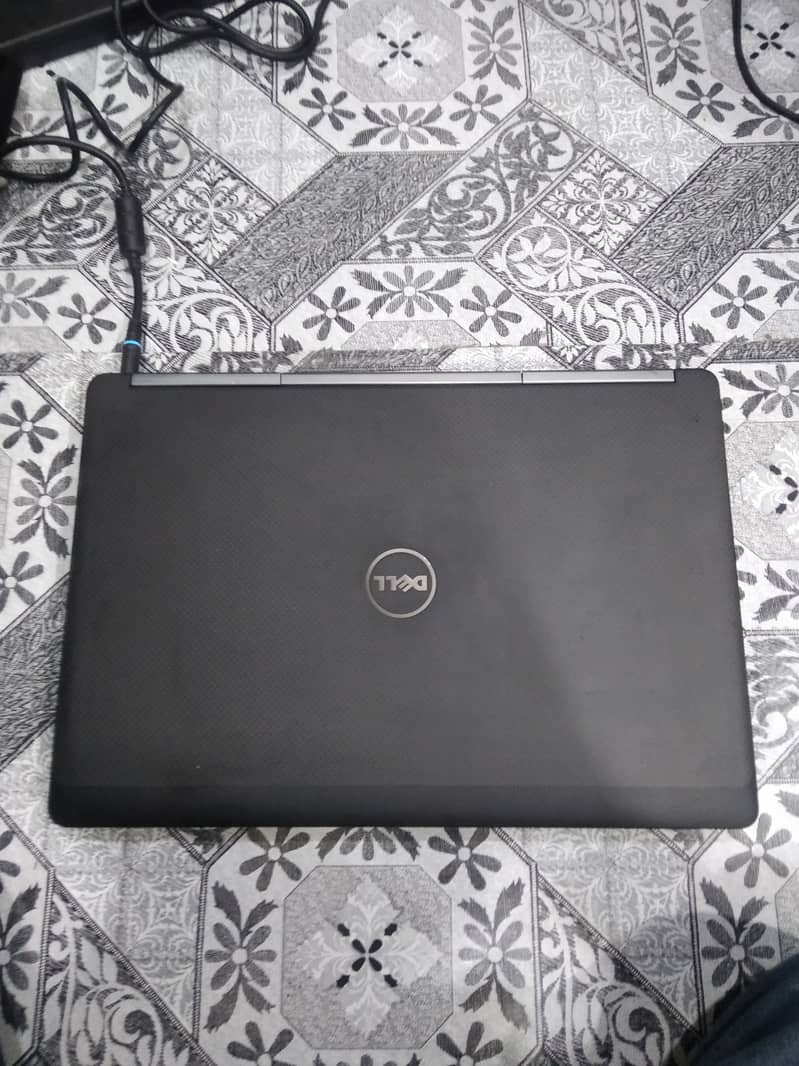 Graphic laptop Dell 7510 2gb quadro m1000m corei7 6820hq 16gb 256ssd.