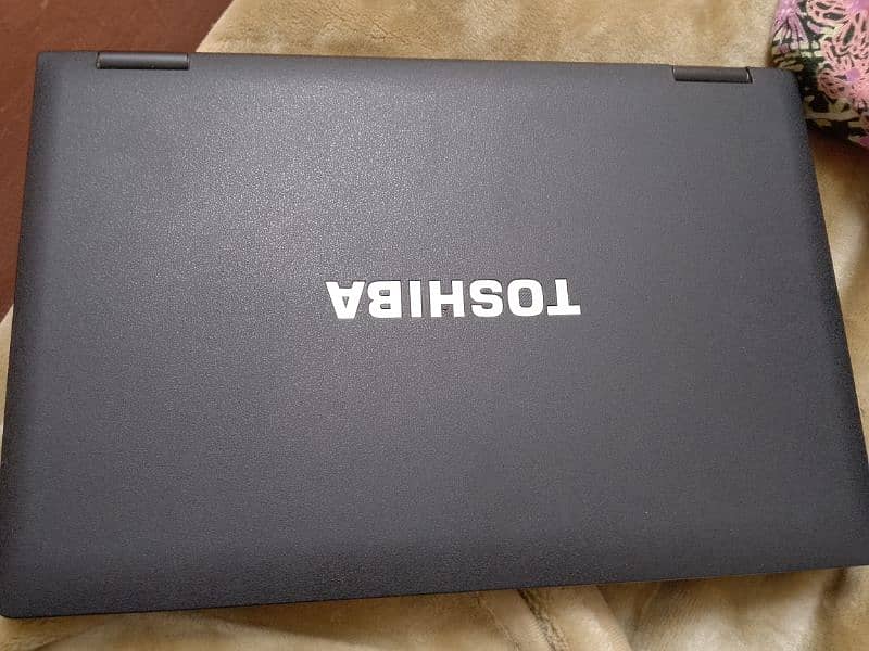 Toshiba,4 GB RAM, 500GB HDD, 128 GB SSD , home used.