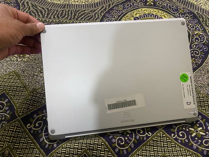 Microsoft surface laptop 2 ,8th generation ,16gb & 256gb 10/10