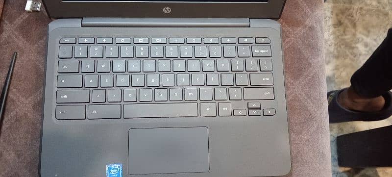 hp Chromebook G,6 4,gb 16,gb play store wali ha.