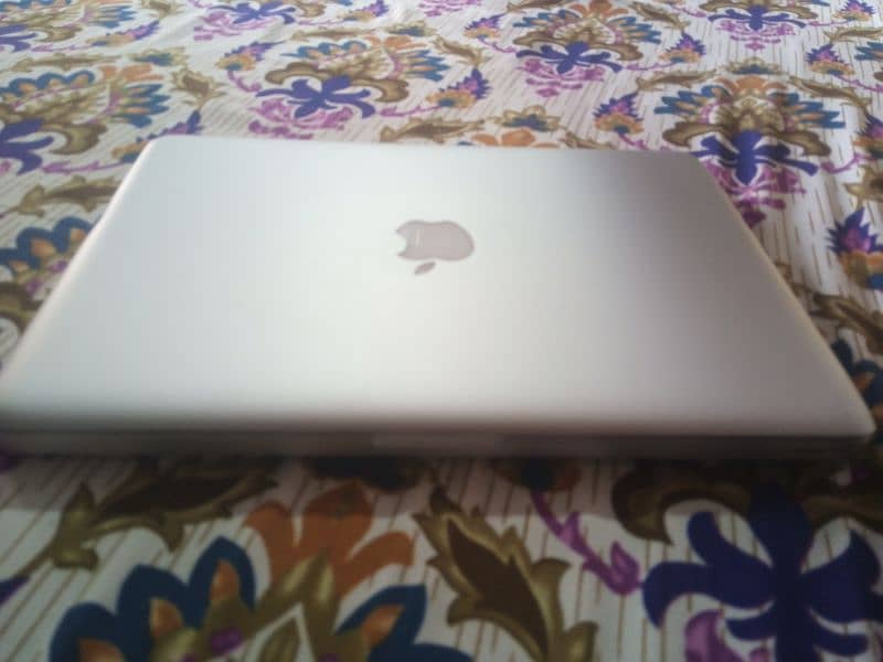 Mac Book Pro 2012 Whatsapp 0311-2481827