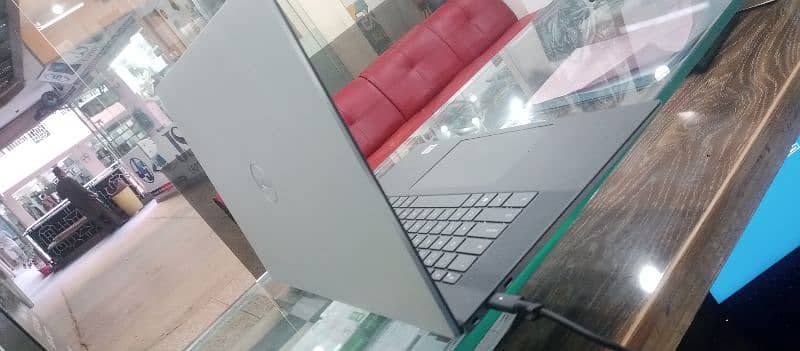 4k touch screen Dell i7 10gen 32gb rim 512ssd 4gb T2000 nvidiao
