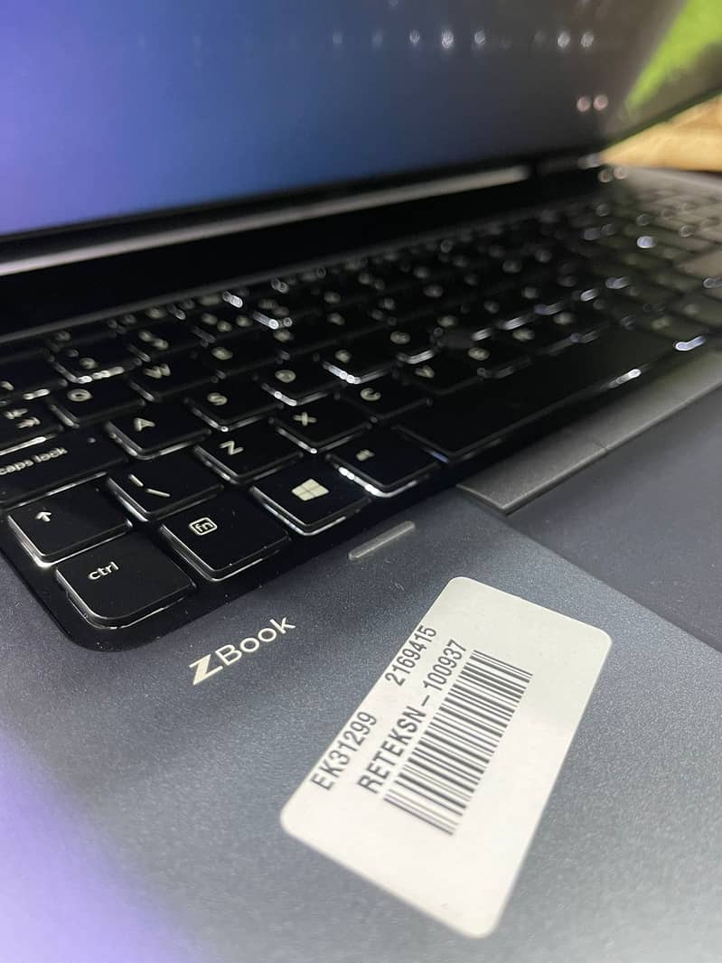 HP ZBook 17 ( Dedicated Card 04 GB ) ,