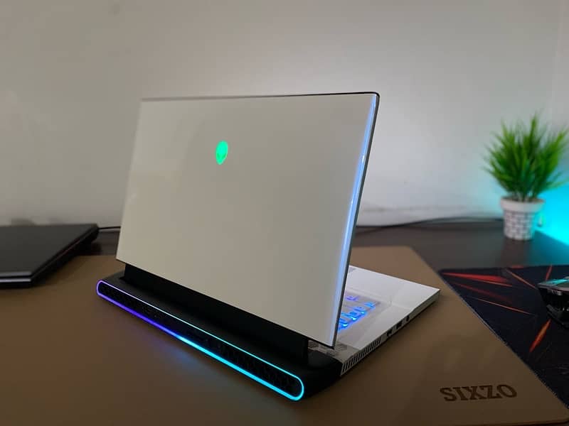 Alienware i5 9th gen nvidia gtx 1660Ti (read ad) gaming laptop
