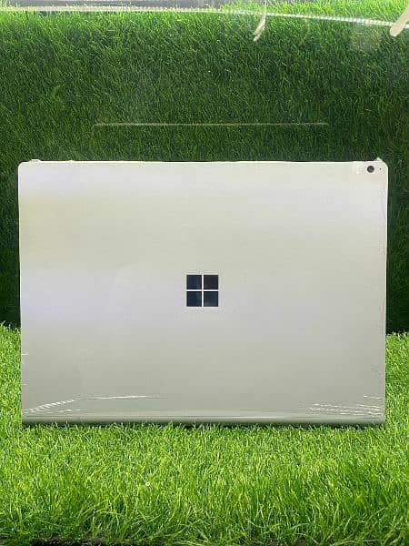 Microsoft Surface Book 2 | i7 8th | 2GB GPU | Cod avaliable