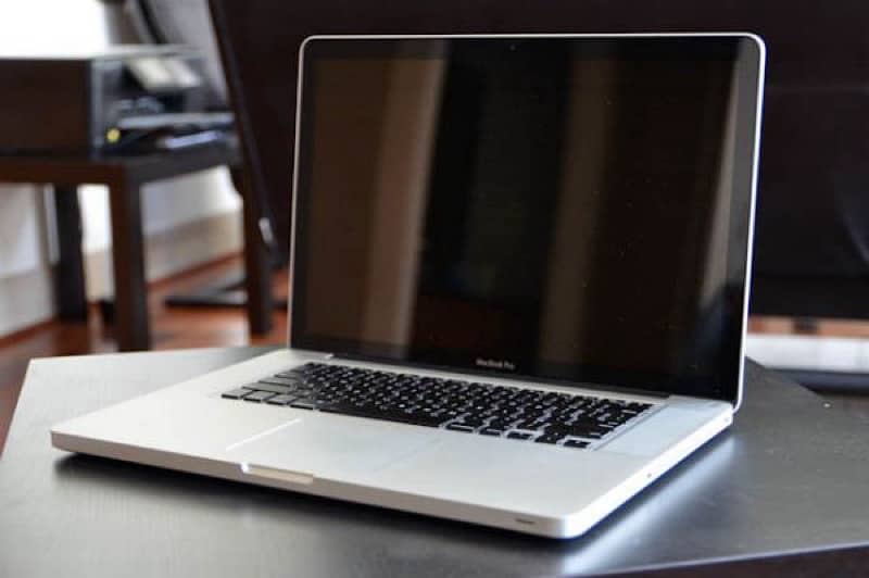 macbook pro 2012 core i5 10/10 condition  ( contact on whatsapp )
