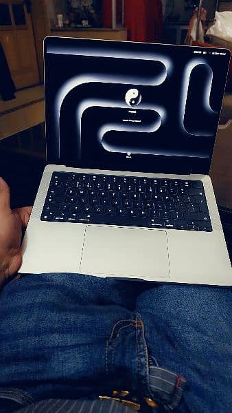 macbook pro m3 14.2 inch