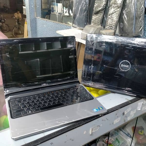 Dell Studio Core i3 Glossy Machine Display 15