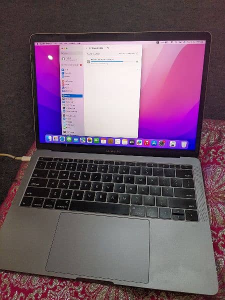 MacBook Pro 2017 Space Grey 8GB / 128GB