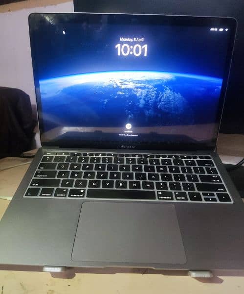 MacBook Air M1 8/256 Laptop in Pristine Condition