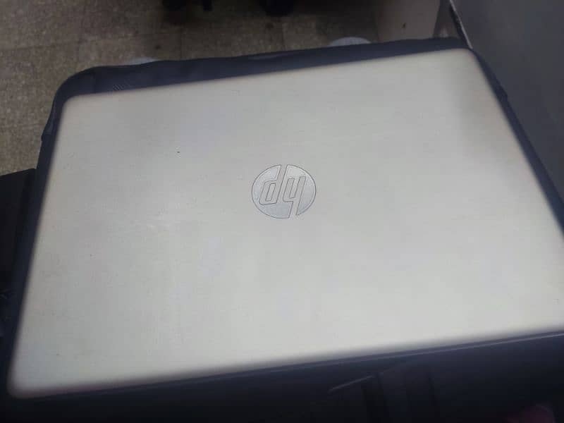 core I3 7th gen . kmal bttry timeing . no issue like new laptop .