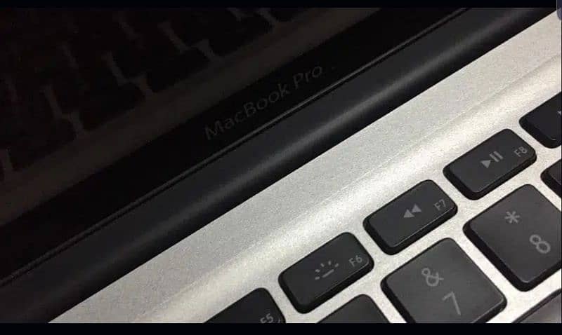 MacBook Pro i7 8/256