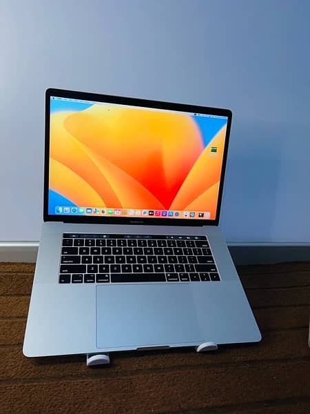 Macbook pro 2017 TouchBar 16/512 4gb extra graphic card