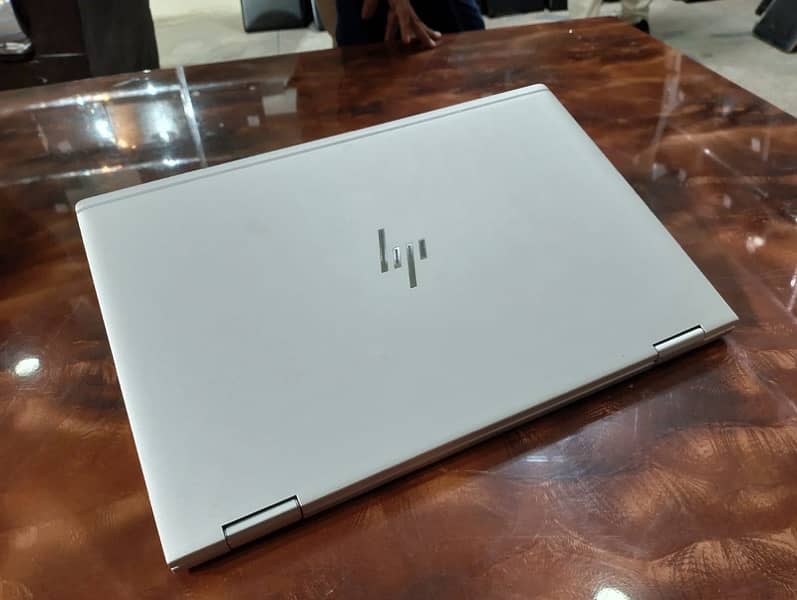 HP i5 8 GEN touchscreen