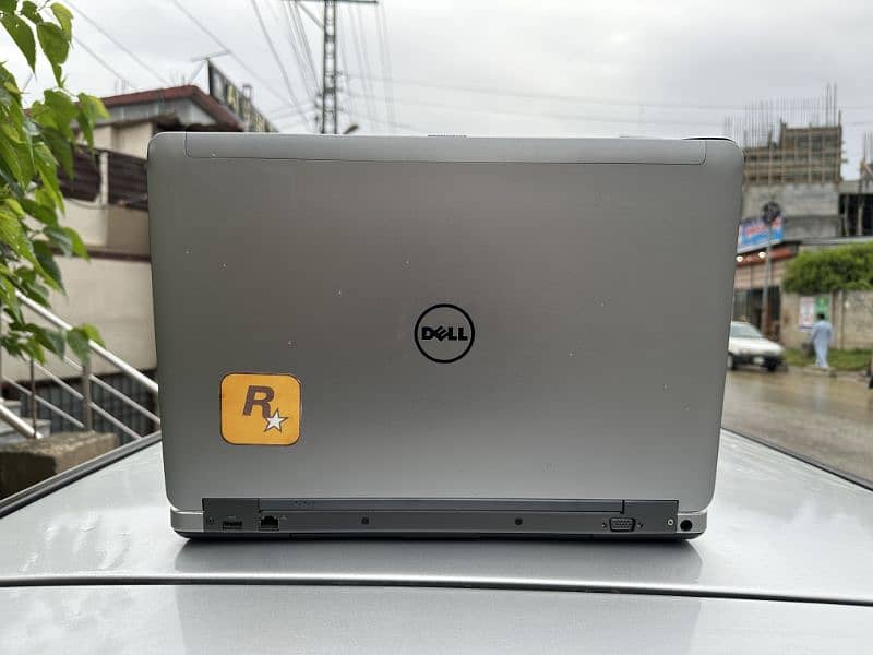 Dell Precision M2800 ( Workstation )