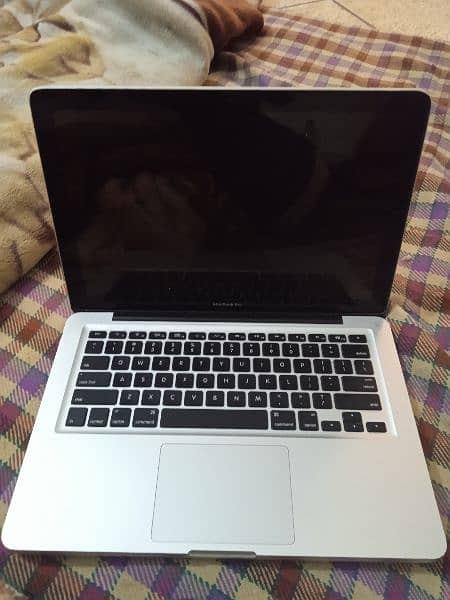 MacBook pro 2012  8GB WITH 250GB SSD