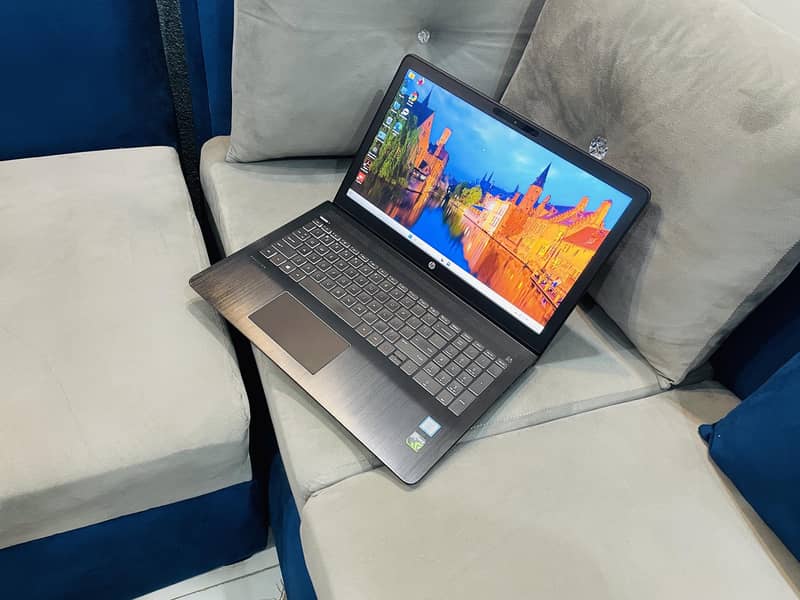 HP C-i7 7th Gen 16GB RAM 256GB SSD 1050 GTX 4GB 4K 15.6