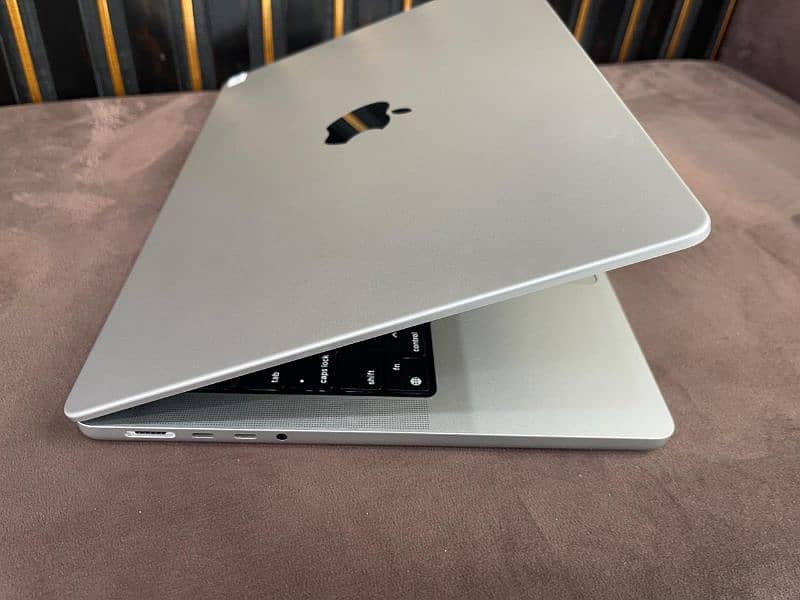 Macbook Pro M1 2021 14 Inches 32Gb Ram 512 Gb Ssd