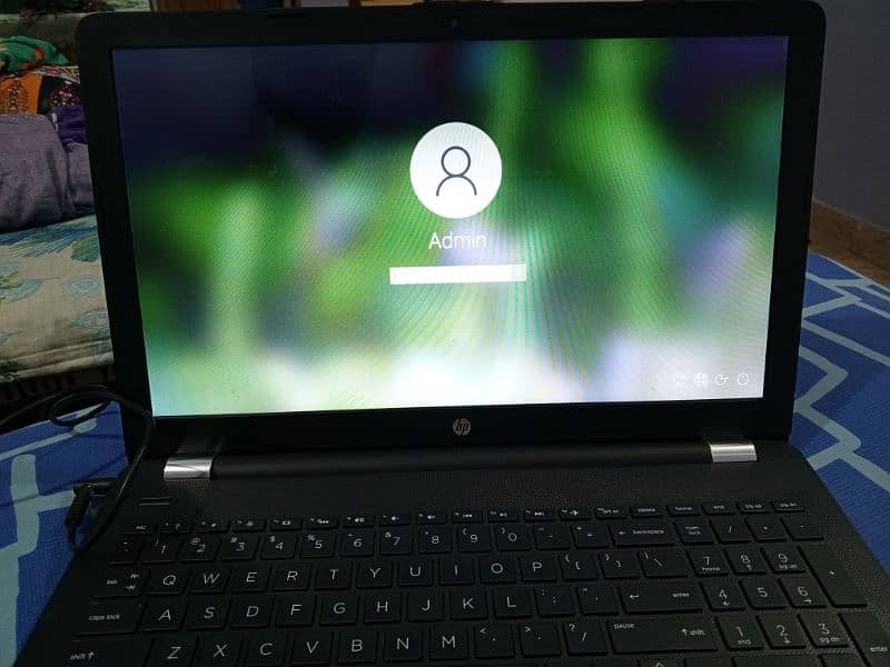 LAPTOP CORE I7  8 Gen 1TB HHD 8GB RAM 15.6 Screen touch