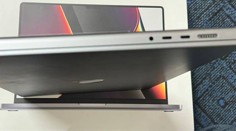 Apple MacBook Pro retina display i7 i9 10by10condition