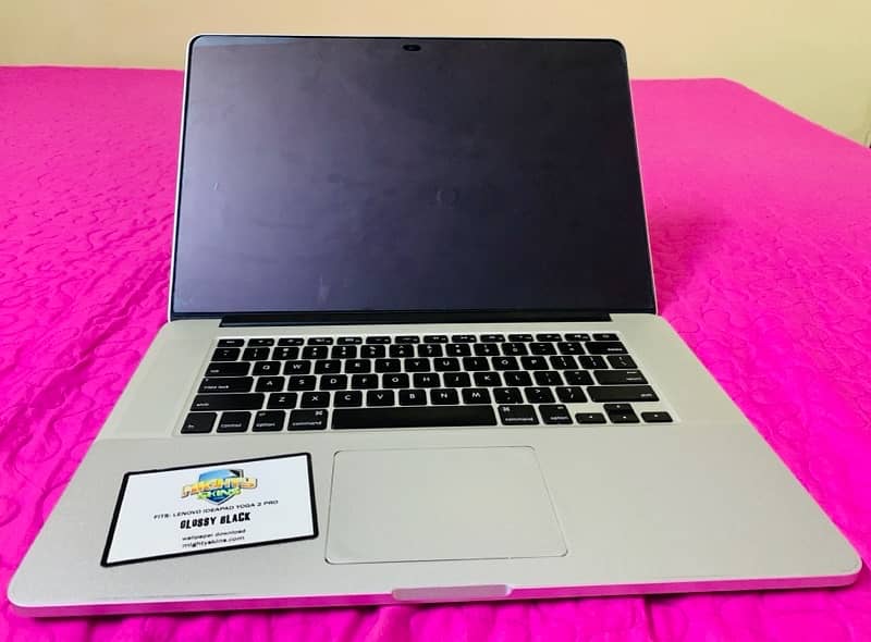 Macbook Pro 15 inch Mid 2015 Core i7 in 10/10 condition