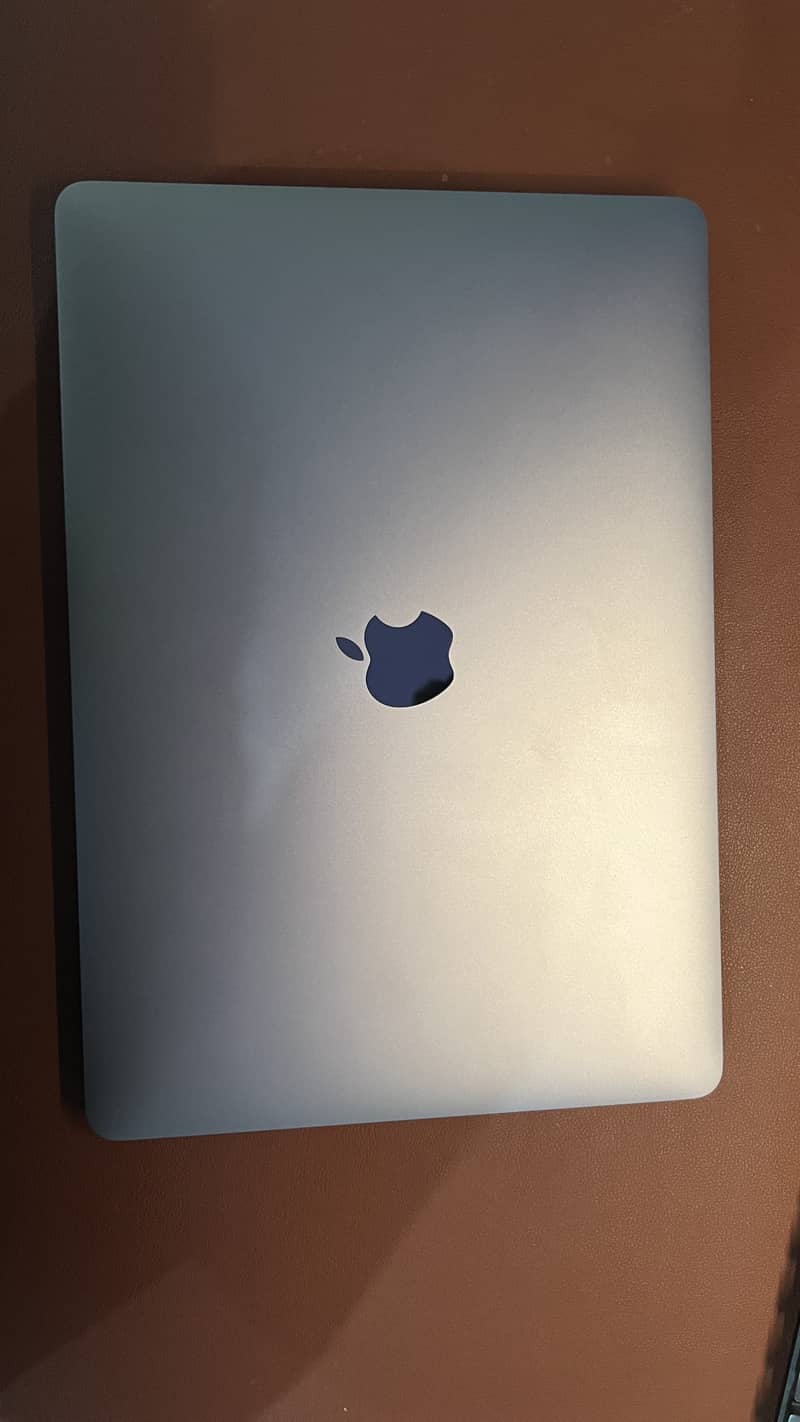 Macbook Pro 13 M1 16gb 512gb 92 BH 130 Cycles 2 minor dents on corner