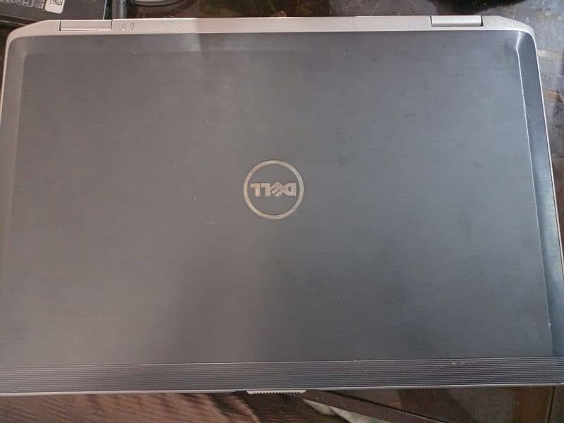 Core i7 ha  bhut Achi halat ma ha pic me nazar ah raha ha sb