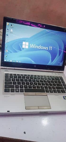 HP  8460 2nd generation 4ram 320 harddisk with original charger