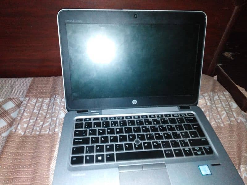 HP i5 6th gen hp 820g3 (4/128)