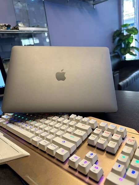 Macbook/Hp/Dell/Lenovo(Glossy models)Reasonable prices/Best warranty