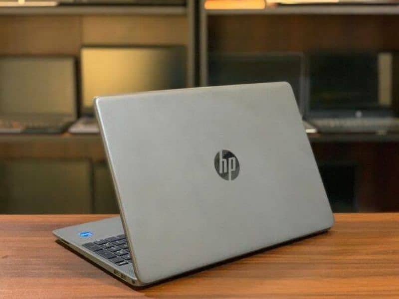 Hp UltraSlim G6 Core i5 7th Generation 8GB Ram DDR4 / 256GB SSD