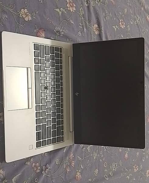 hello I am selling my ultra book hp