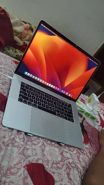 Macbook Pro 2017, 15", Touch Bar, i7, 16/512, 4gb garafic card