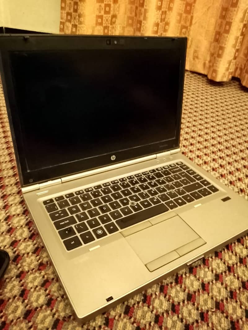 Hp elitebook core i7 in good condition with ssd